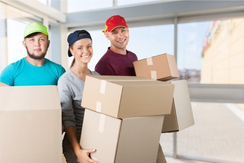 Packing and transport support for student belongings in Swiss Cottage